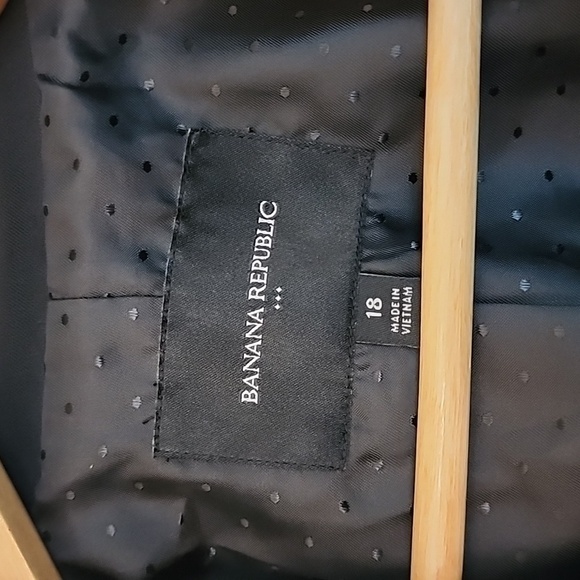 Banana Republic Blazer in Black - Picture 5 of 16